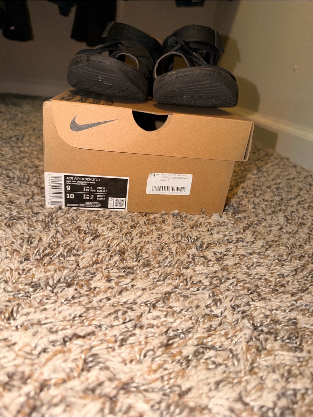 Nike Women’s Black Sneakers with Velcro Straps